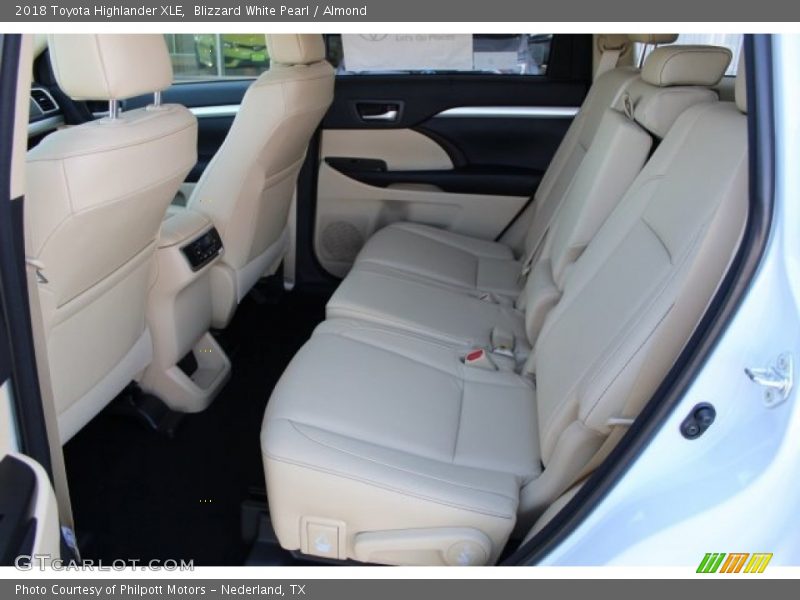 Blizzard White Pearl / Almond 2018 Toyota Highlander XLE