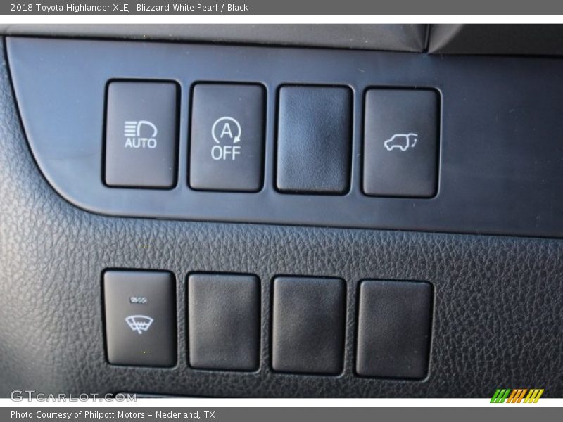 Blizzard White Pearl / Black 2018 Toyota Highlander XLE