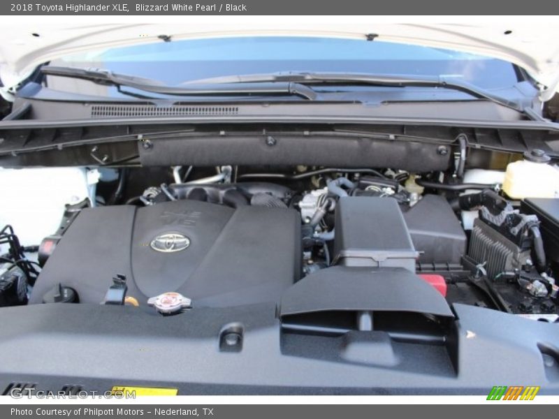 Blizzard White Pearl / Black 2018 Toyota Highlander XLE