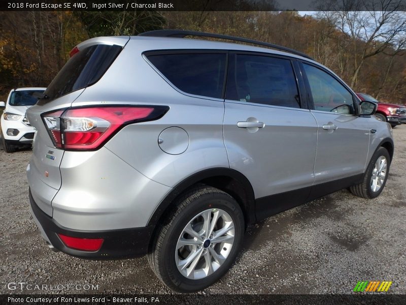 Ingot Silver / Charcoal Black 2018 Ford Escape SE 4WD