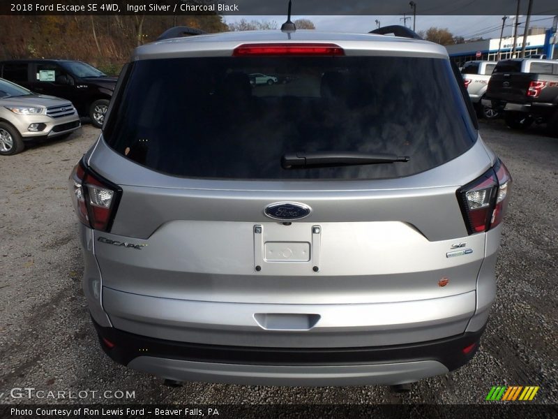 Ingot Silver / Charcoal Black 2018 Ford Escape SE 4WD