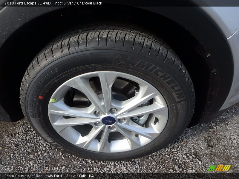 Ingot Silver / Charcoal Black 2018 Ford Escape SE 4WD
