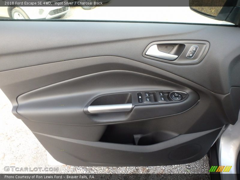 Ingot Silver / Charcoal Black 2018 Ford Escape SE 4WD