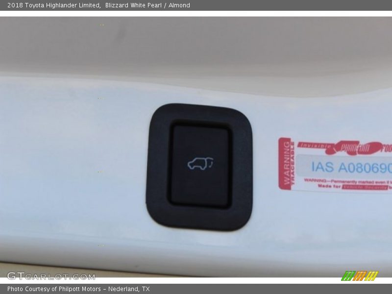 Blizzard White Pearl / Almond 2018 Toyota Highlander Limited