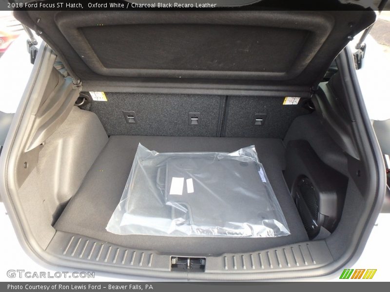 Oxford White / Charcoal Black Recaro Leather 2018 Ford Focus ST Hatch