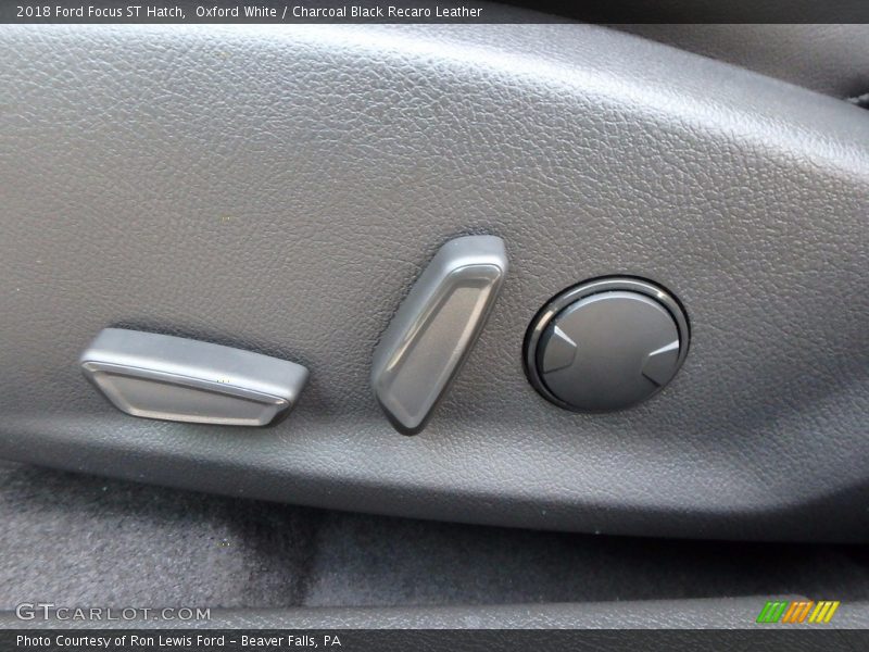 Oxford White / Charcoal Black Recaro Leather 2018 Ford Focus ST Hatch