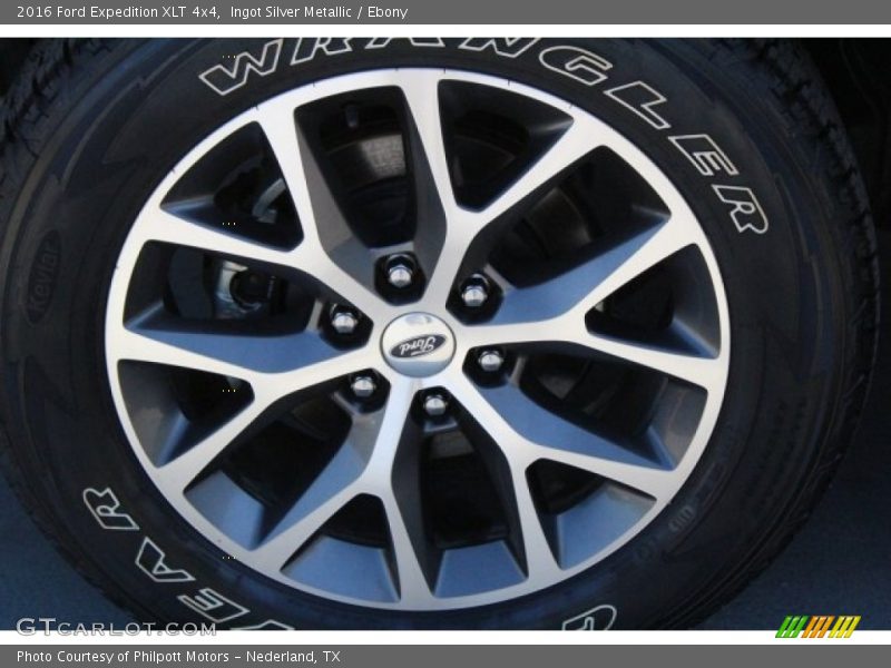 Ingot Silver Metallic / Ebony 2016 Ford Expedition XLT 4x4