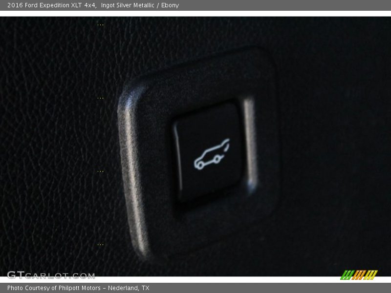 Ingot Silver Metallic / Ebony 2016 Ford Expedition XLT 4x4