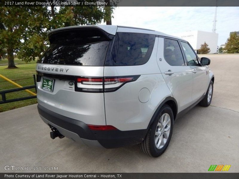 Indus Silver / Ebony/Ebony 2017 Land Rover Discovery SE