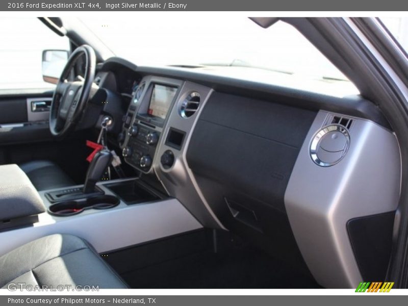 Ingot Silver Metallic / Ebony 2016 Ford Expedition XLT 4x4