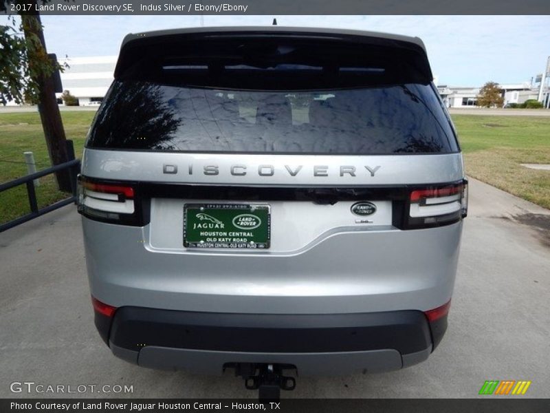 Indus Silver / Ebony/Ebony 2017 Land Rover Discovery SE