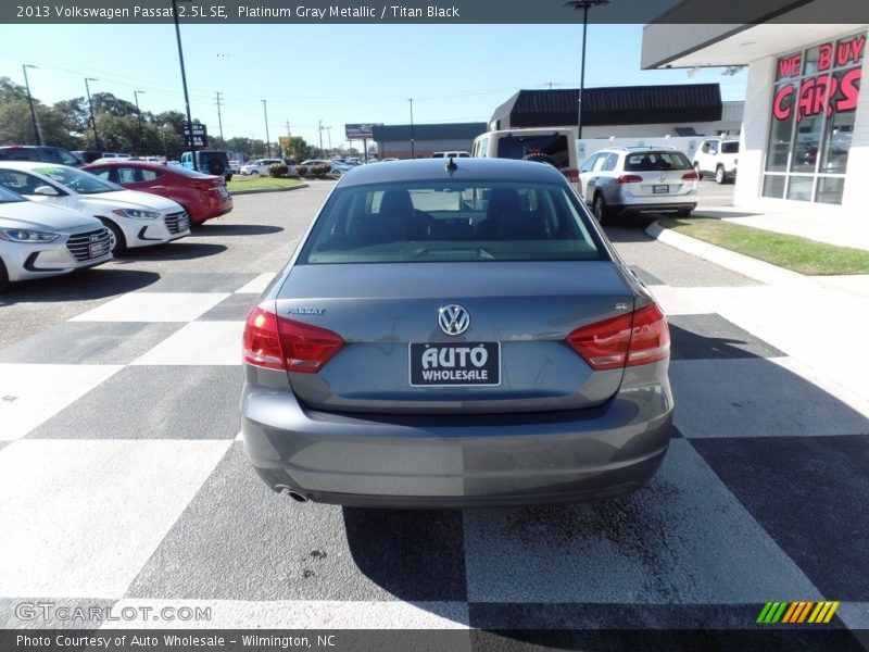 Platinum Gray Metallic / Titan Black 2013 Volkswagen Passat 2.5L SE