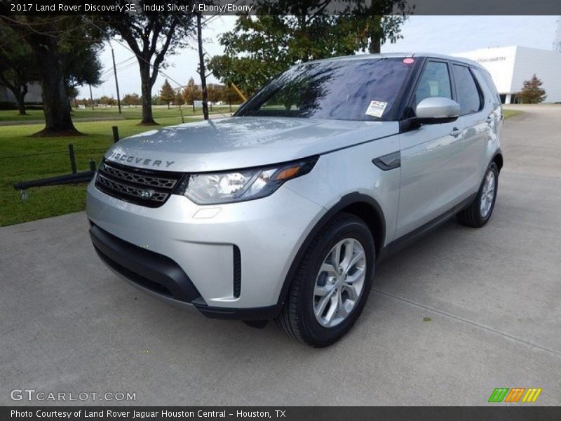 Front 3/4 View of 2017 Discovery SE