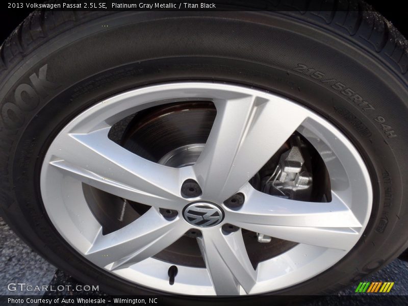 Platinum Gray Metallic / Titan Black 2013 Volkswagen Passat 2.5L SE