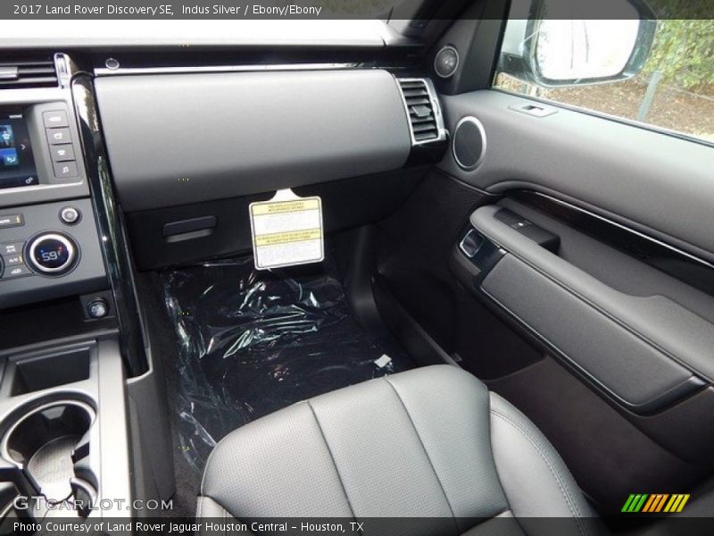 Indus Silver / Ebony/Ebony 2017 Land Rover Discovery SE