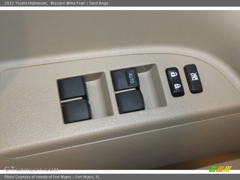 Blizzard White Pearl / Sand Beige 2013 Toyota Highlander