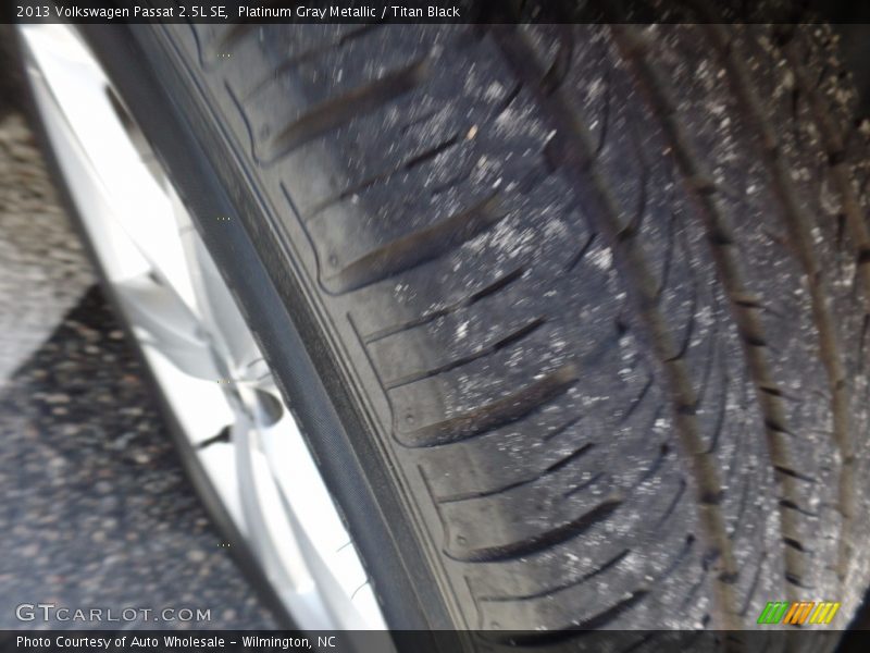 Platinum Gray Metallic / Titan Black 2013 Volkswagen Passat 2.5L SE