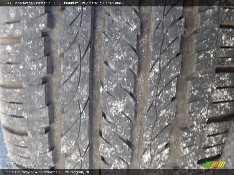 Platinum Gray Metallic / Titan Black 2013 Volkswagen Passat 2.5L SE