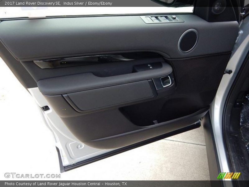 Indus Silver / Ebony/Ebony 2017 Land Rover Discovery SE