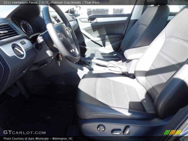 Platinum Gray Metallic / Titan Black 2013 Volkswagen Passat 2.5L SE