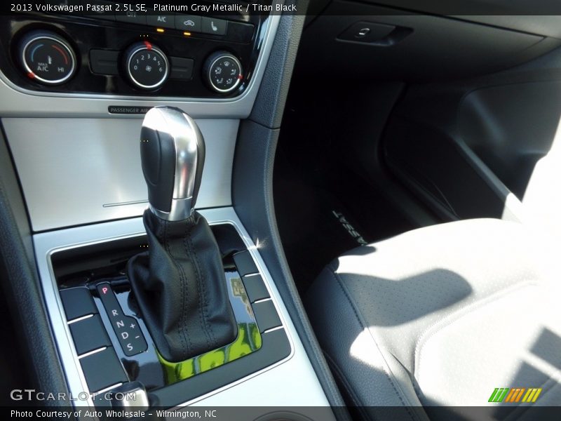 Platinum Gray Metallic / Titan Black 2013 Volkswagen Passat 2.5L SE