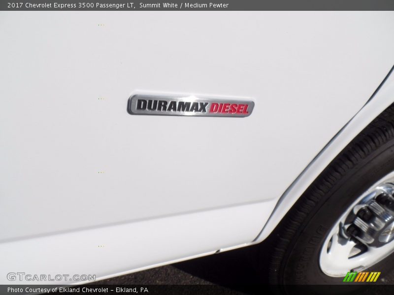 Summit White / Medium Pewter 2017 Chevrolet Express 3500 Passenger LT