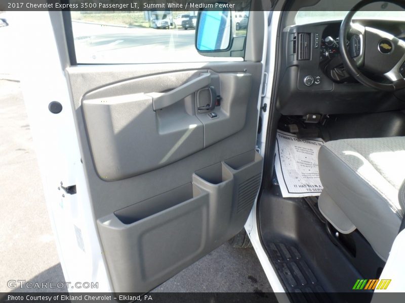 Summit White / Medium Pewter 2017 Chevrolet Express 3500 Passenger LT