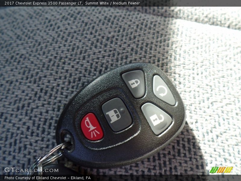 Summit White / Medium Pewter 2017 Chevrolet Express 3500 Passenger LT