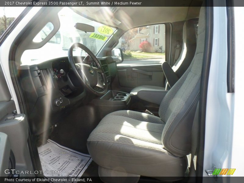 Summit White / Medium Pewter 2017 Chevrolet Express 3500 Passenger LT