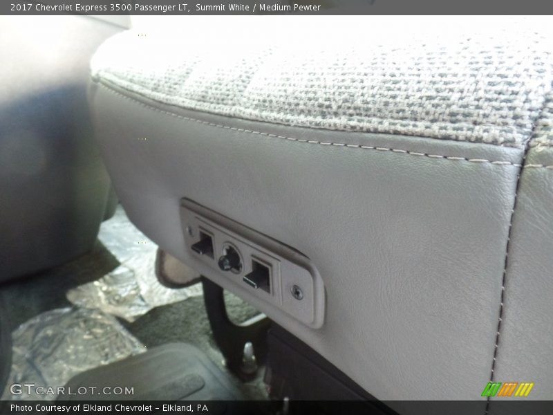 Summit White / Medium Pewter 2017 Chevrolet Express 3500 Passenger LT