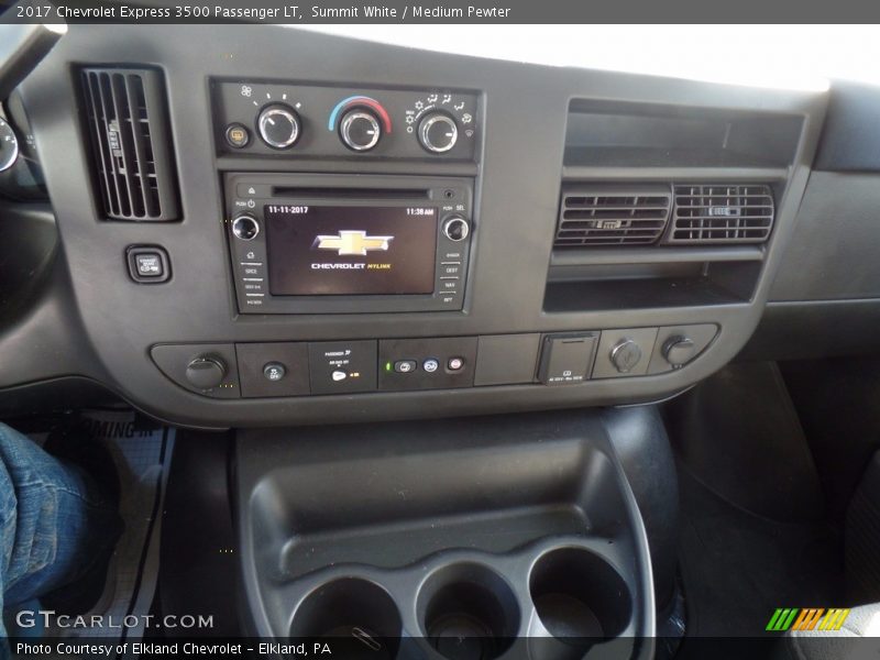Summit White / Medium Pewter 2017 Chevrolet Express 3500 Passenger LT