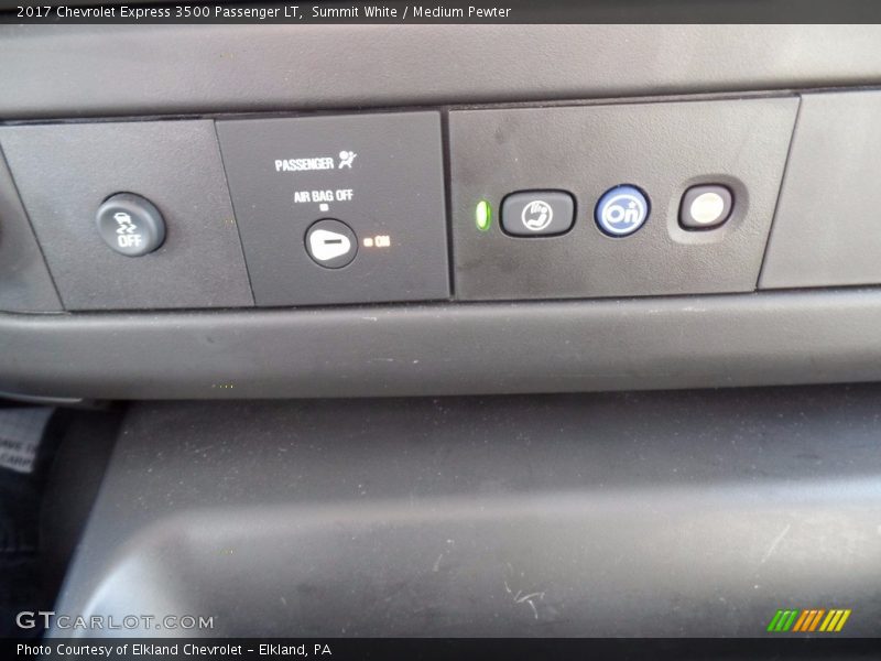 Summit White / Medium Pewter 2017 Chevrolet Express 3500 Passenger LT