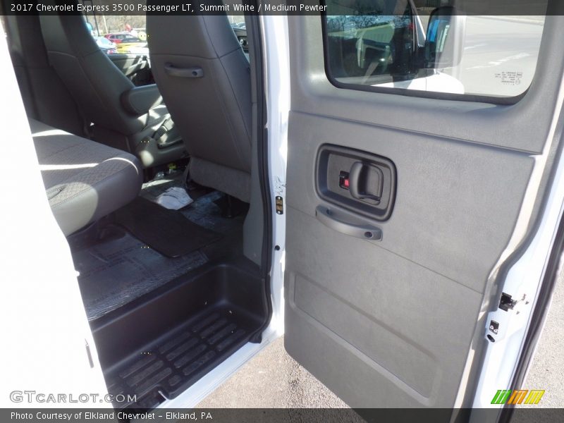 Summit White / Medium Pewter 2017 Chevrolet Express 3500 Passenger LT