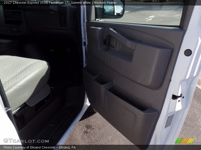 Summit White / Medium Pewter 2017 Chevrolet Express 3500 Passenger LT
