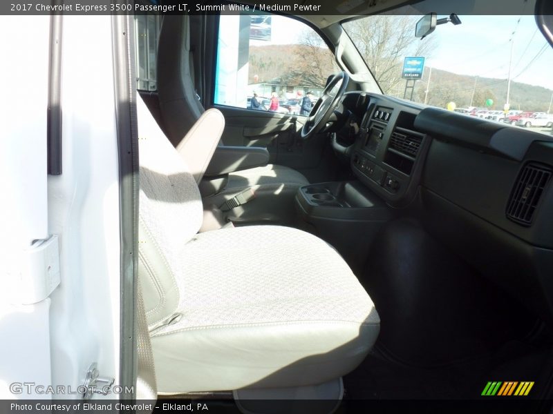 Summit White / Medium Pewter 2017 Chevrolet Express 3500 Passenger LT