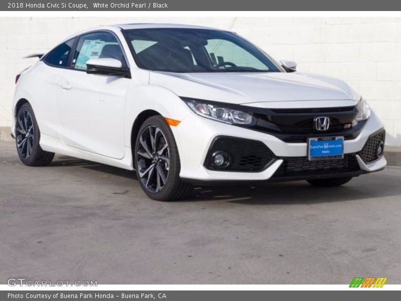 Front 3/4 View of 2018 Civic Si Coupe