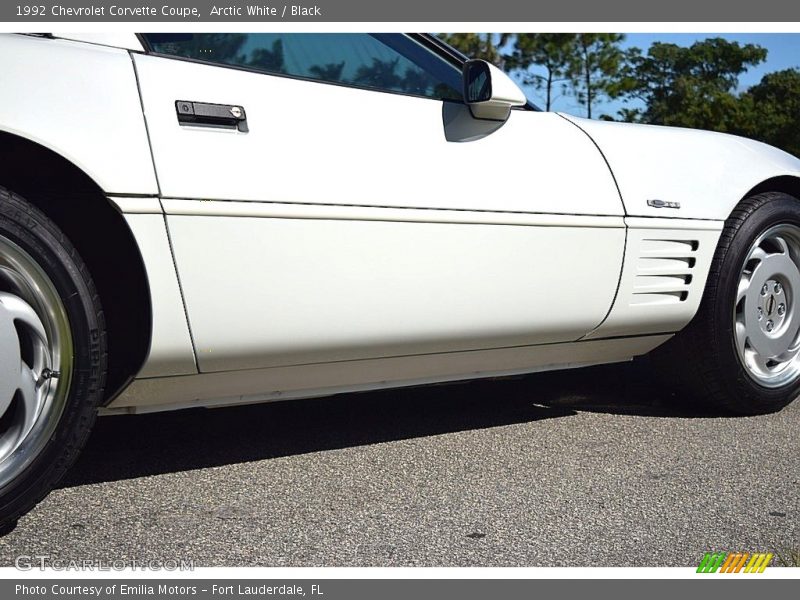 Arctic White / Black 1992 Chevrolet Corvette Coupe