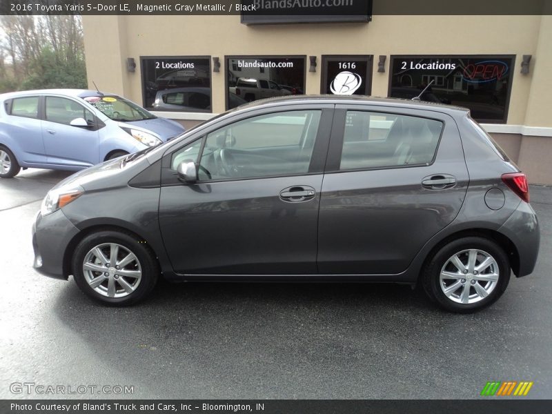 Magnetic Gray Metallic / Black 2016 Toyota Yaris 5-Door LE