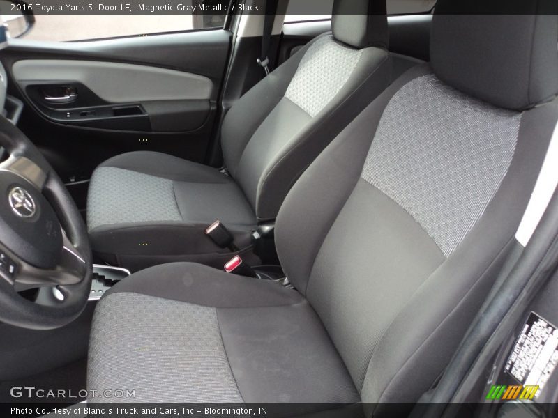 Magnetic Gray Metallic / Black 2016 Toyota Yaris 5-Door LE