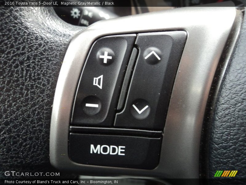 Magnetic Gray Metallic / Black 2016 Toyota Yaris 5-Door LE