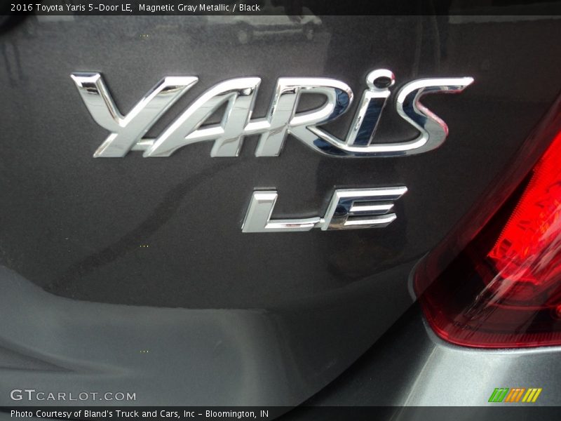 Magnetic Gray Metallic / Black 2016 Toyota Yaris 5-Door LE