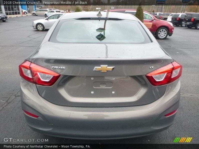 Pepperdust Metallic / Jet Black 2018 Chevrolet Cruze LT