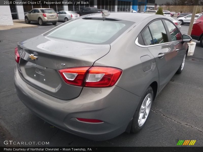 Pepperdust Metallic / Jet Black 2018 Chevrolet Cruze LT