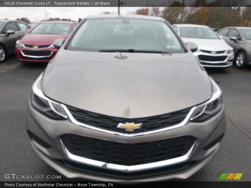 Pepperdust Metallic / Jet Black 2018 Chevrolet Cruze LT