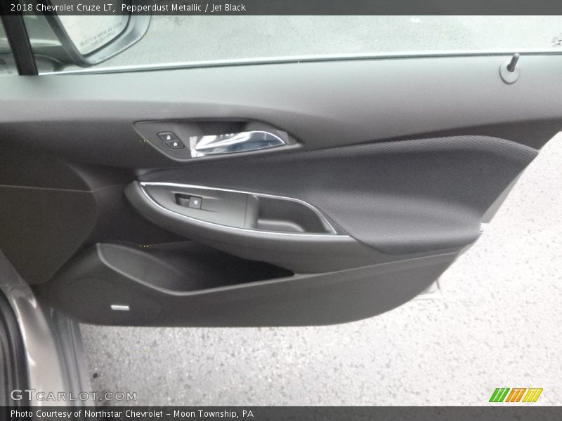 Pepperdust Metallic / Jet Black 2018 Chevrolet Cruze LT