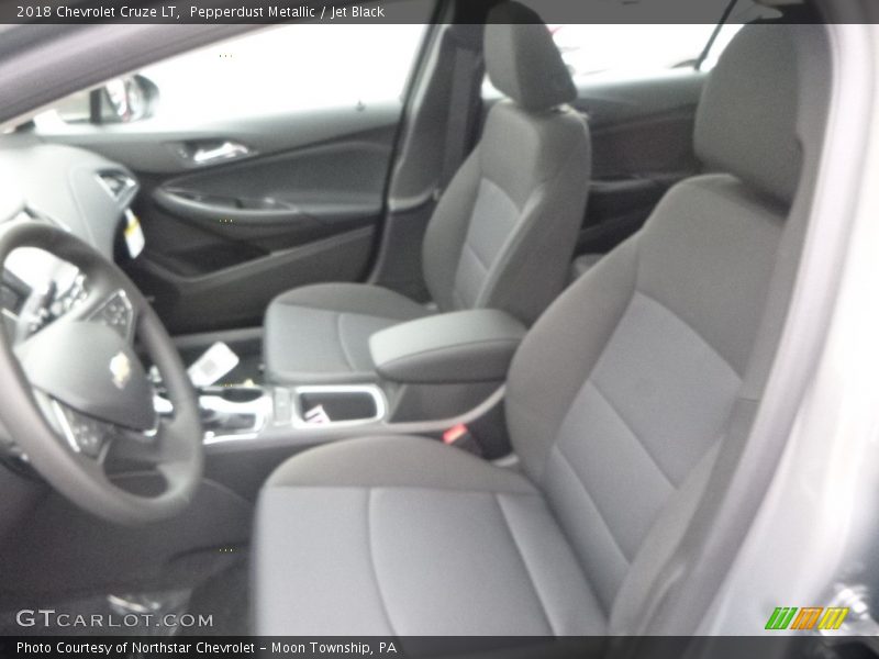 Pepperdust Metallic / Jet Black 2018 Chevrolet Cruze LT