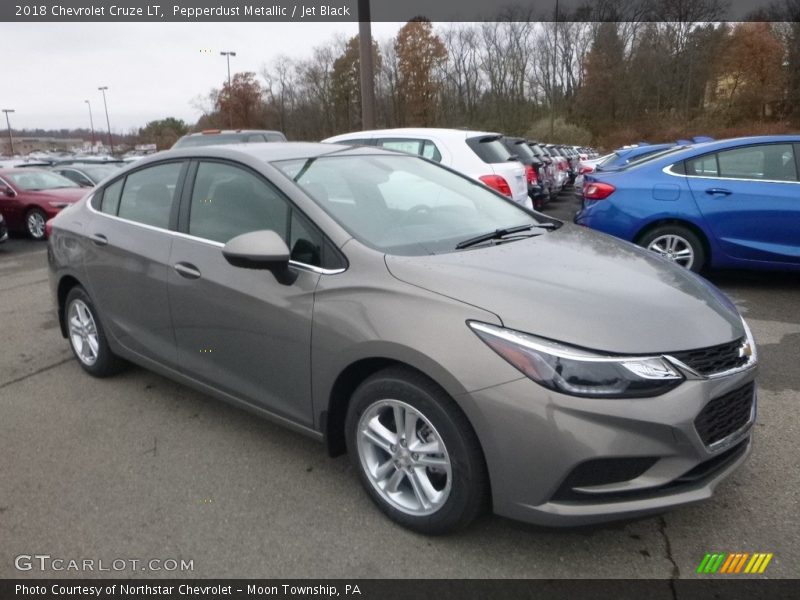 Pepperdust Metallic / Jet Black 2018 Chevrolet Cruze LT