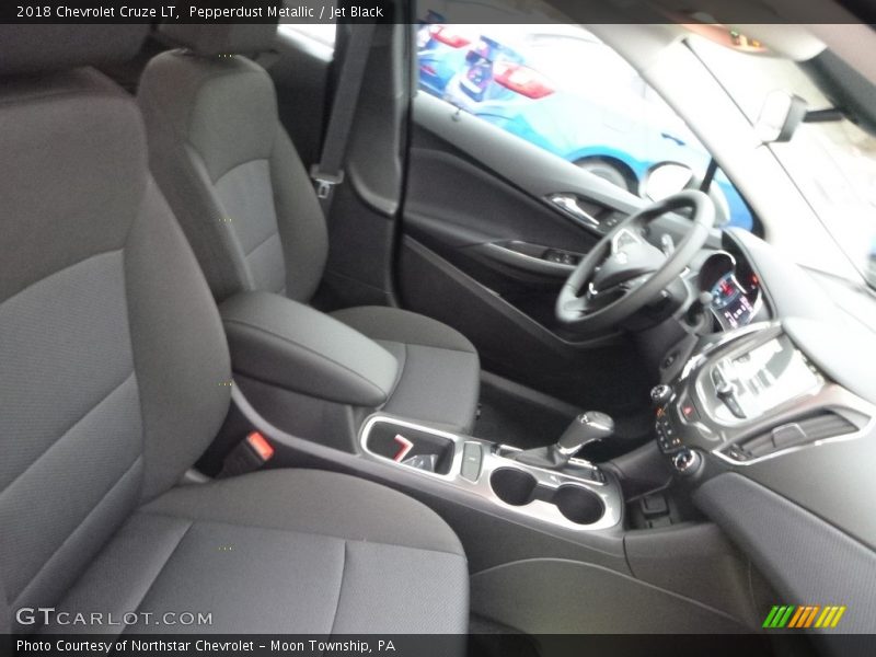 Pepperdust Metallic / Jet Black 2018 Chevrolet Cruze LT