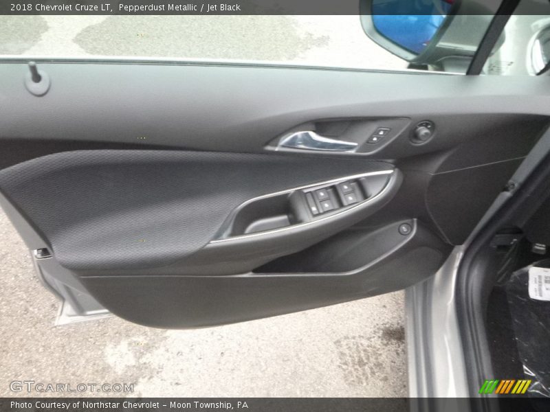 Pepperdust Metallic / Jet Black 2018 Chevrolet Cruze LT