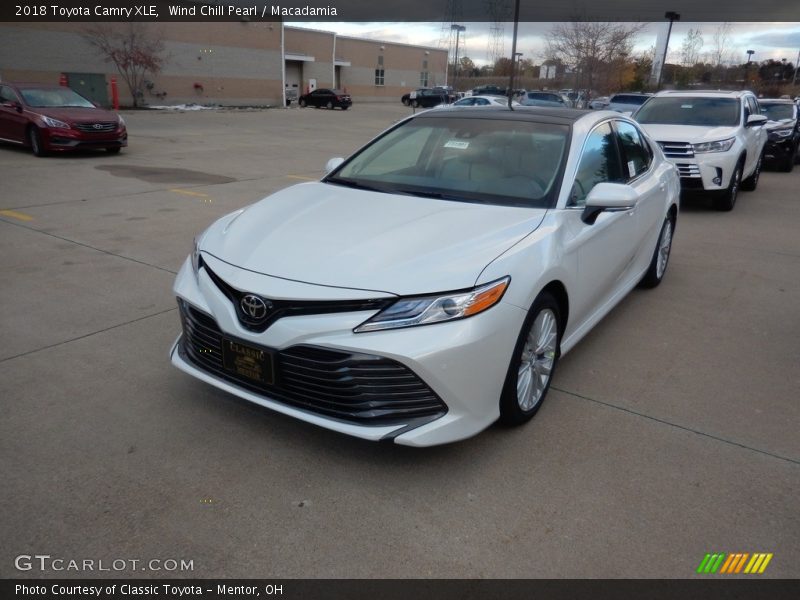 Wind Chill Pearl / Macadamia 2018 Toyota Camry XLE